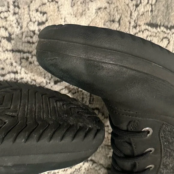 UGG Elvia Tall Boots Size 10 Women’s Great Condition Black Wool Lined Rubber - Picture 9 of 9